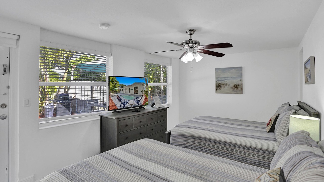 Photo of Bedroom in Hollywood Lakes