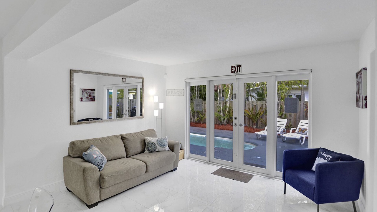 Photo of Livingroom in Hollywood Lakes