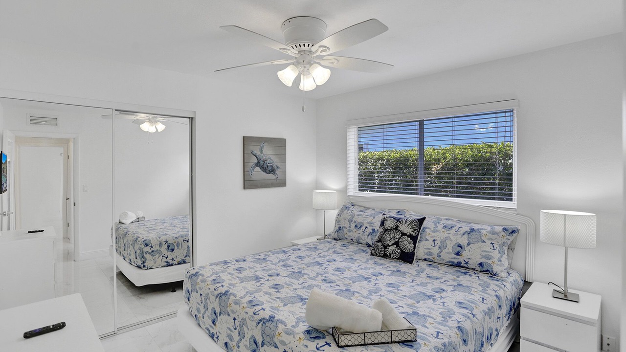 Photo of Bedroom in Hollywood Lakes