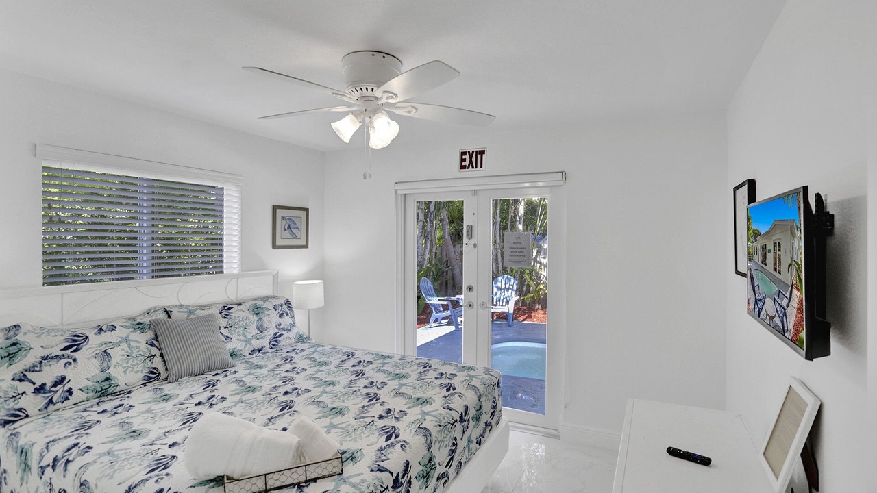 Photo of Bedroom in Hollywood Lakes