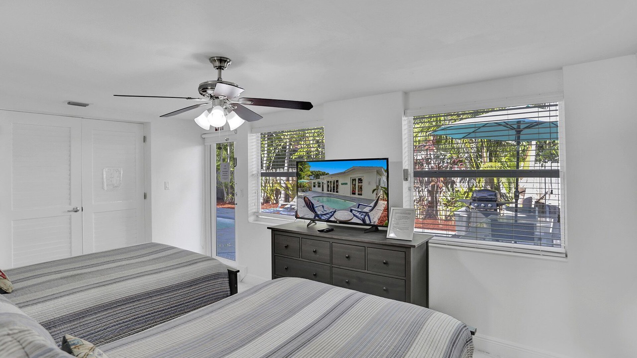 Photo of Bedroom in Hollywood Lakes