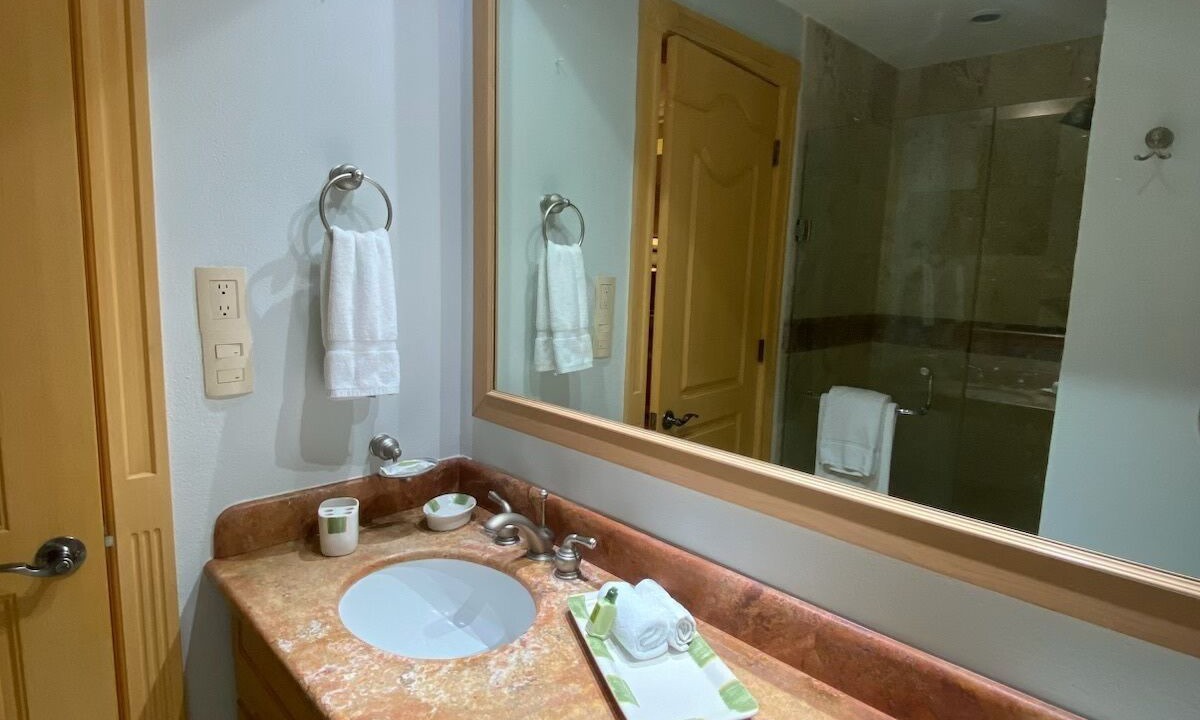 Photo of Bathroom in Flamingos