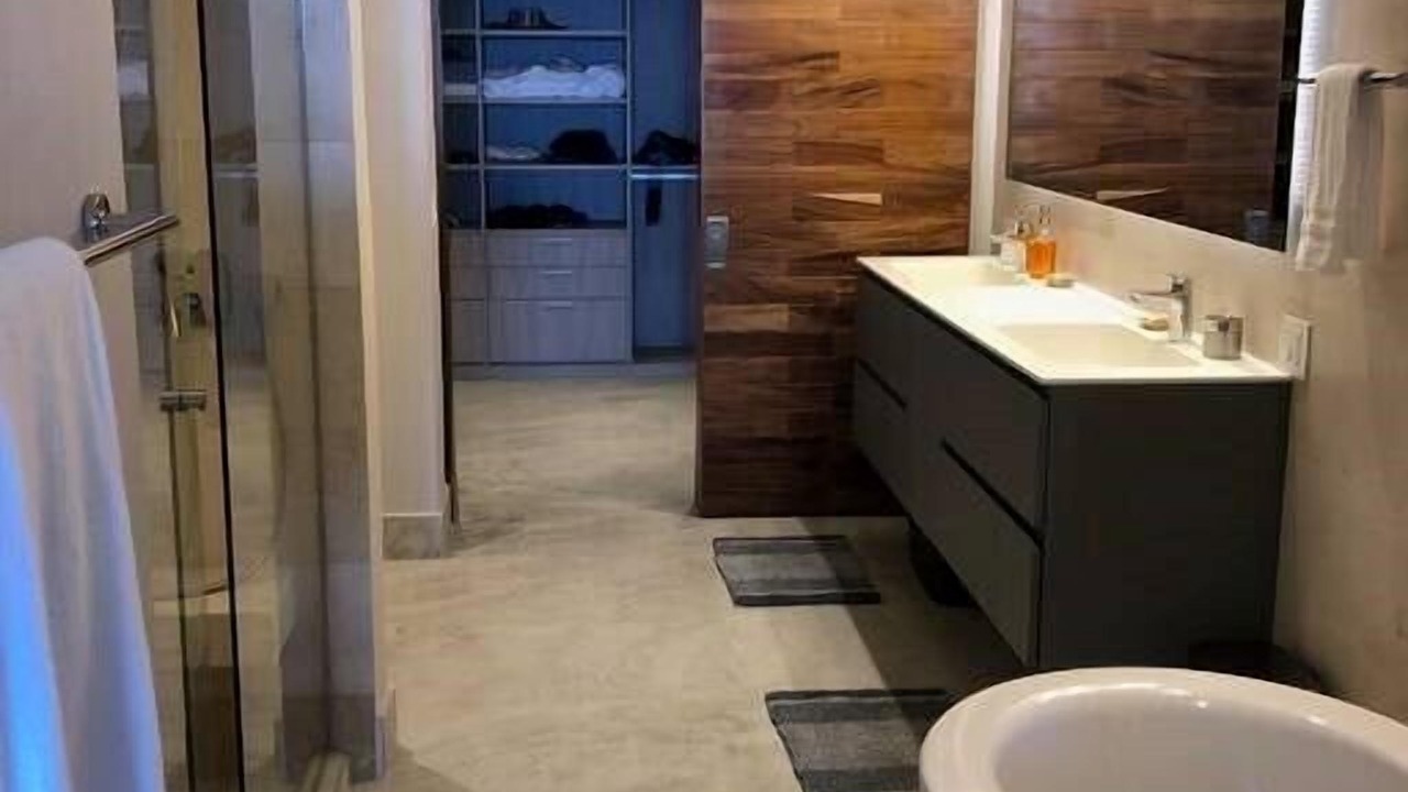 Photo of Bathroom in South Shore Hotel Area