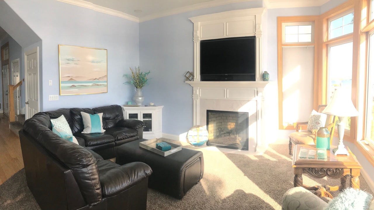 Photo of Livingroom in Enchanted Hills
