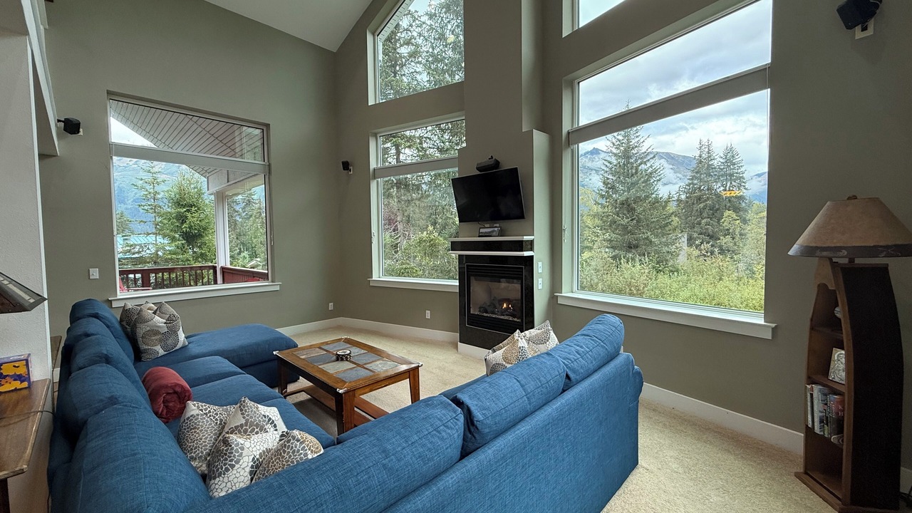Photo of Livingroom in Alyeska