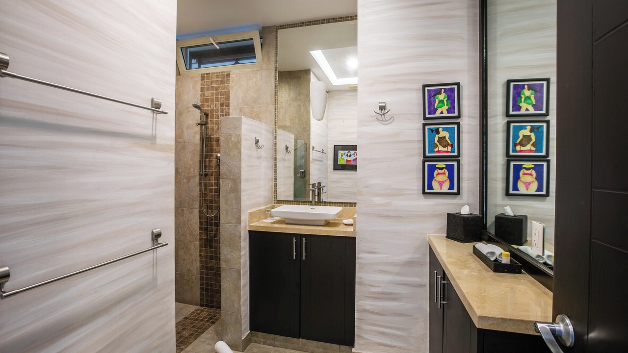 Photo of Bathroom in Romantic Zone