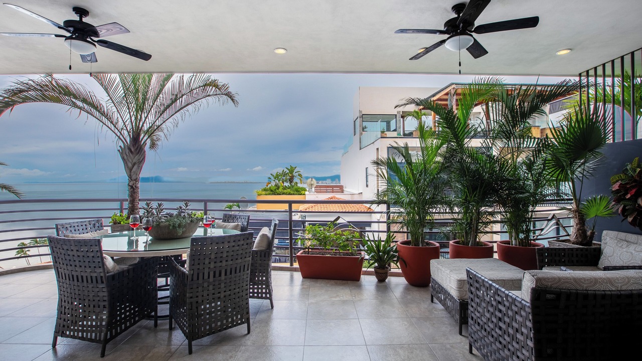 Photo of Outdoor in Romantic Zone