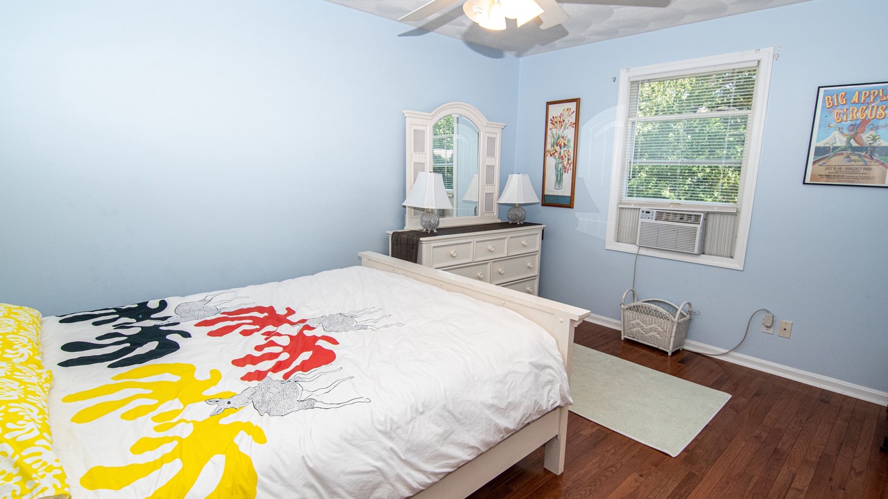 Photo of Bedroom in Saunderstown
