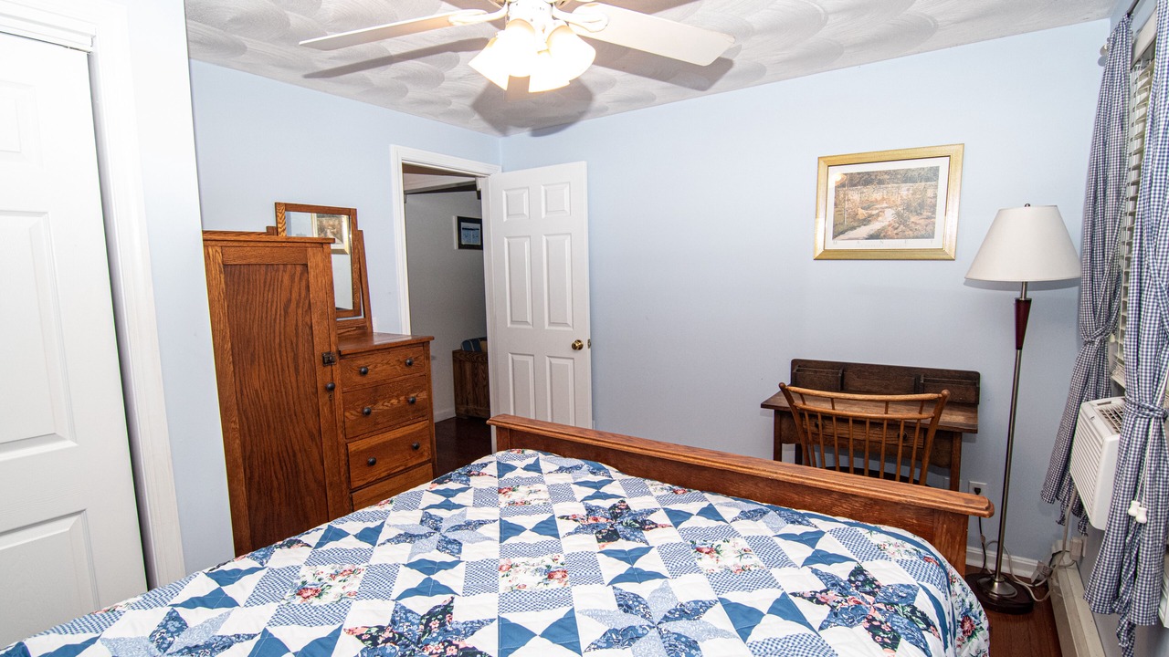 Photo of Bedroom in Saunderstown