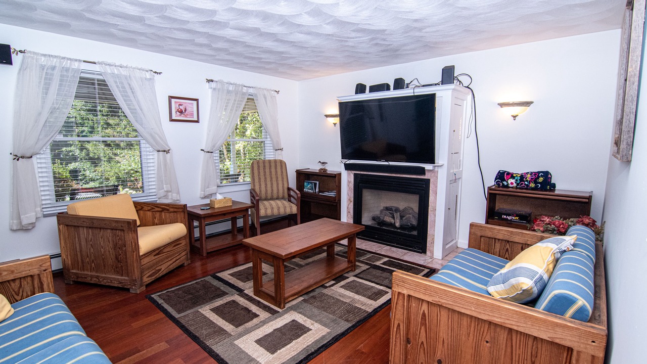 Photo of Livingroom in Saunderstown