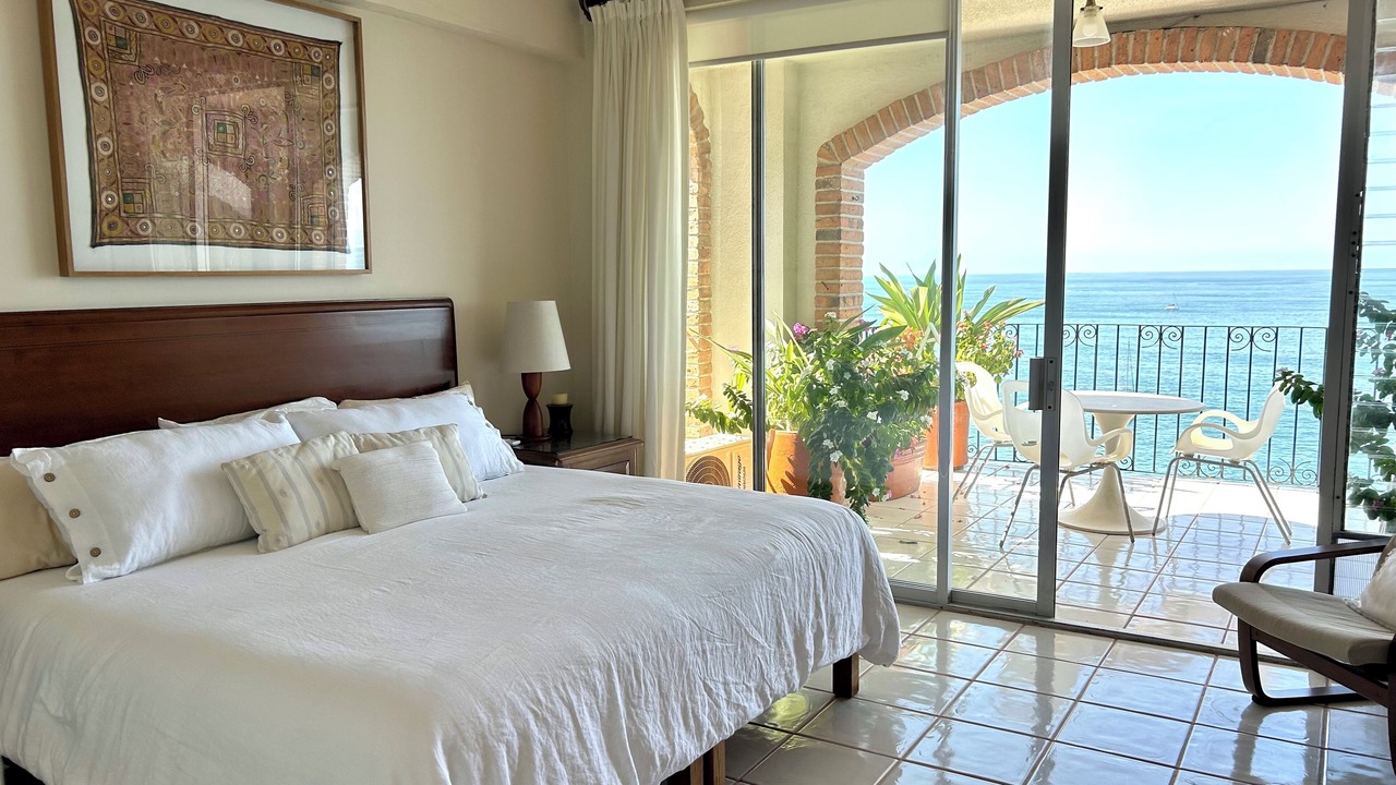 Photo of Bedroom in South Shore Hotel Area