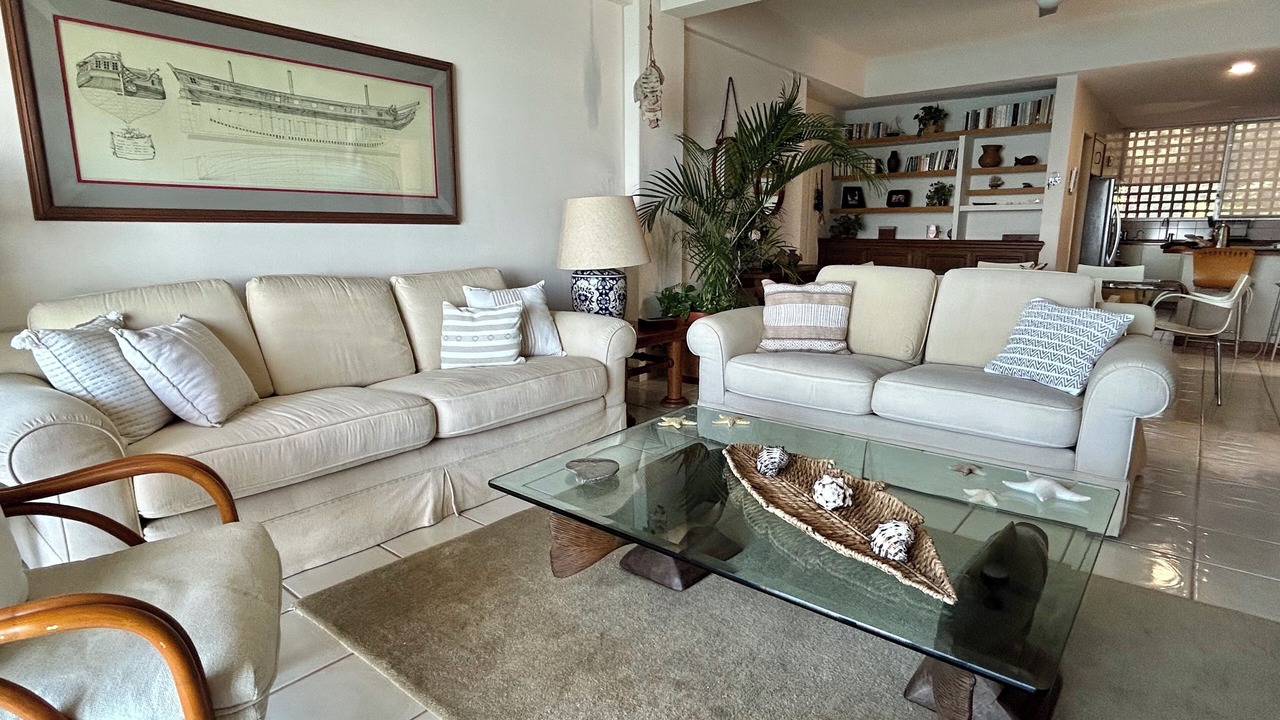 Photo of Livingroom in South Shore Hotel Area