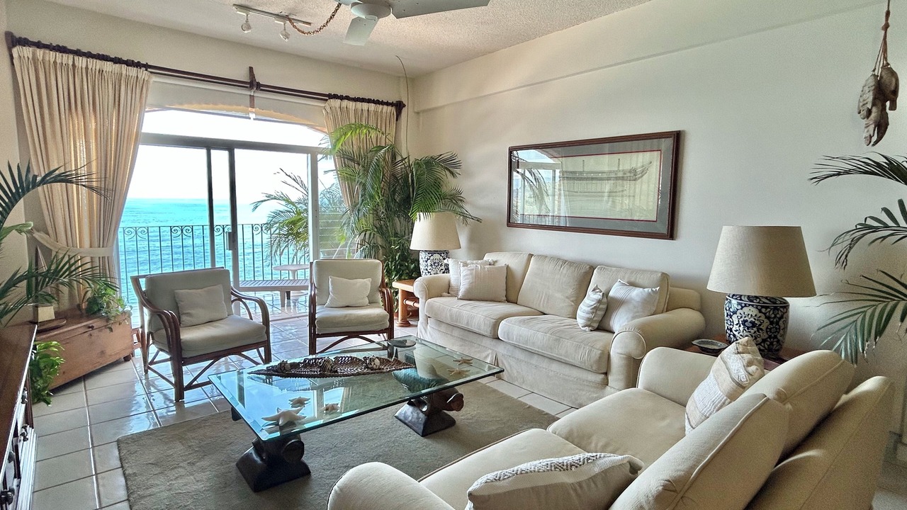 Photo of Livingroom in South Shore Hotel Area