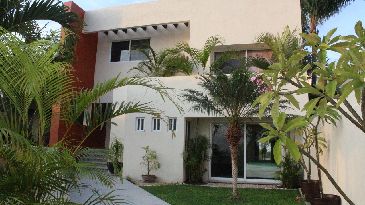 Photo of Others in Burgos Bugambilias