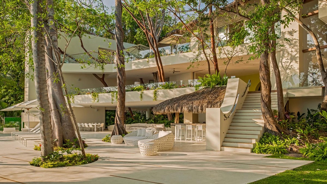Photo of Patio Balcony in South Shore Hotel Area