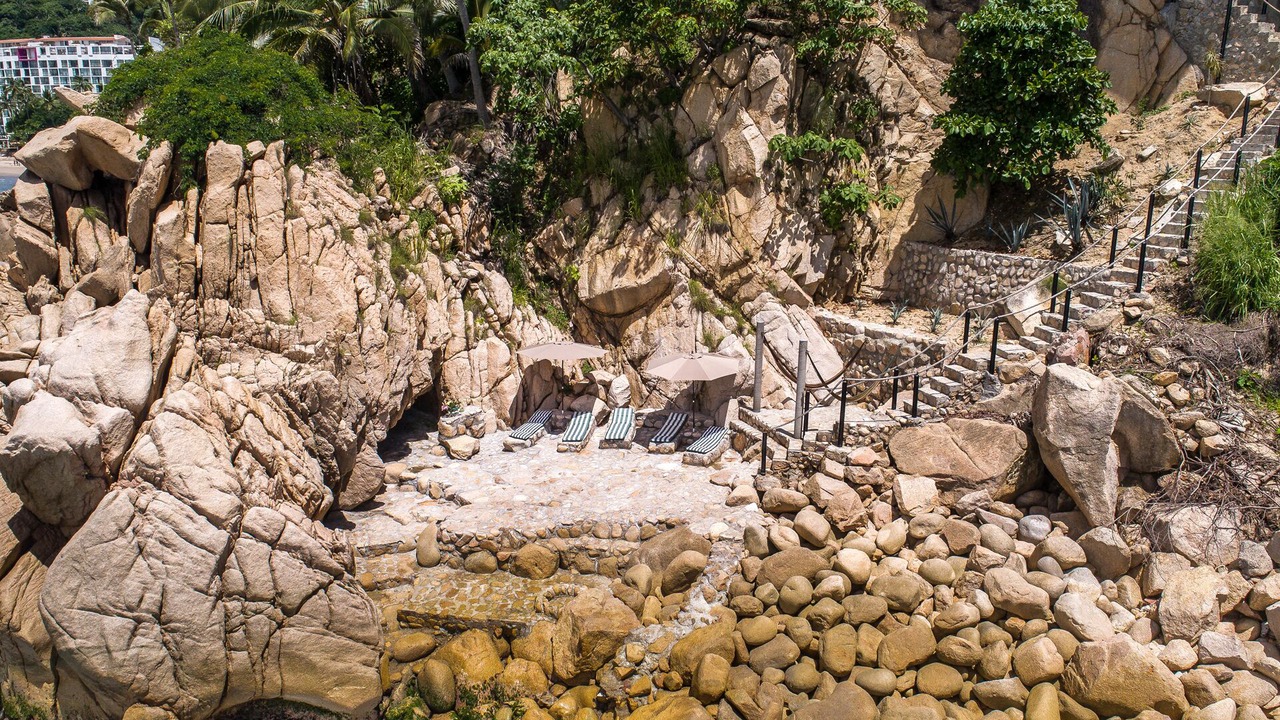 Photo of Outdoor in Romantic Zone