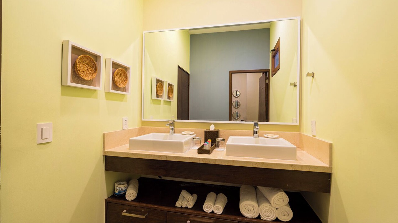 Photo of Bathroom in Romantic Zone
