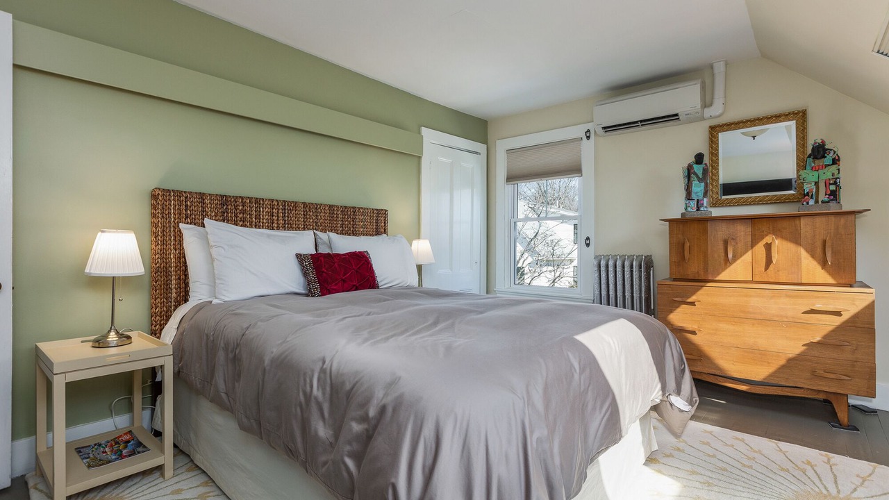 Photo of Bedroom in Rosemont