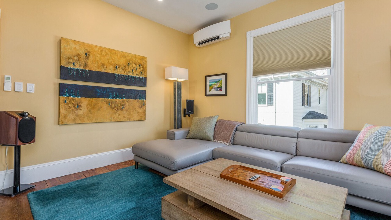 Photo of Livingroom in Rosemont