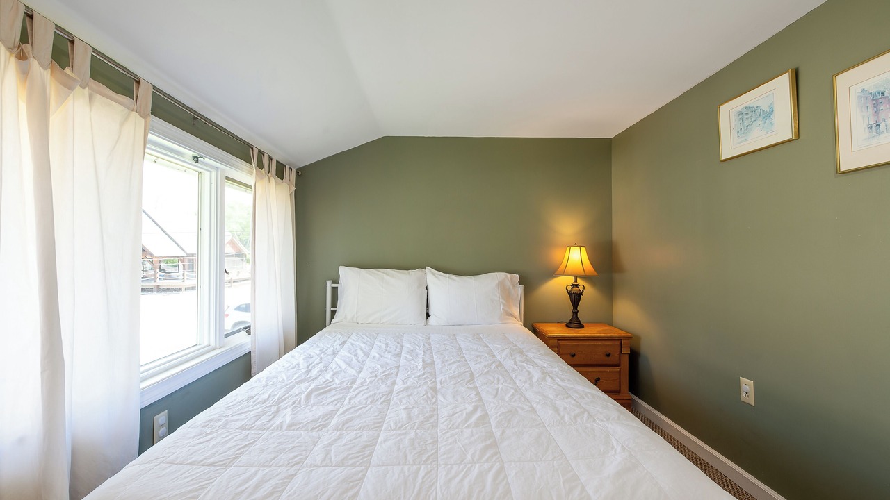 Photo of Bedroom in Mid-Coast and Islands