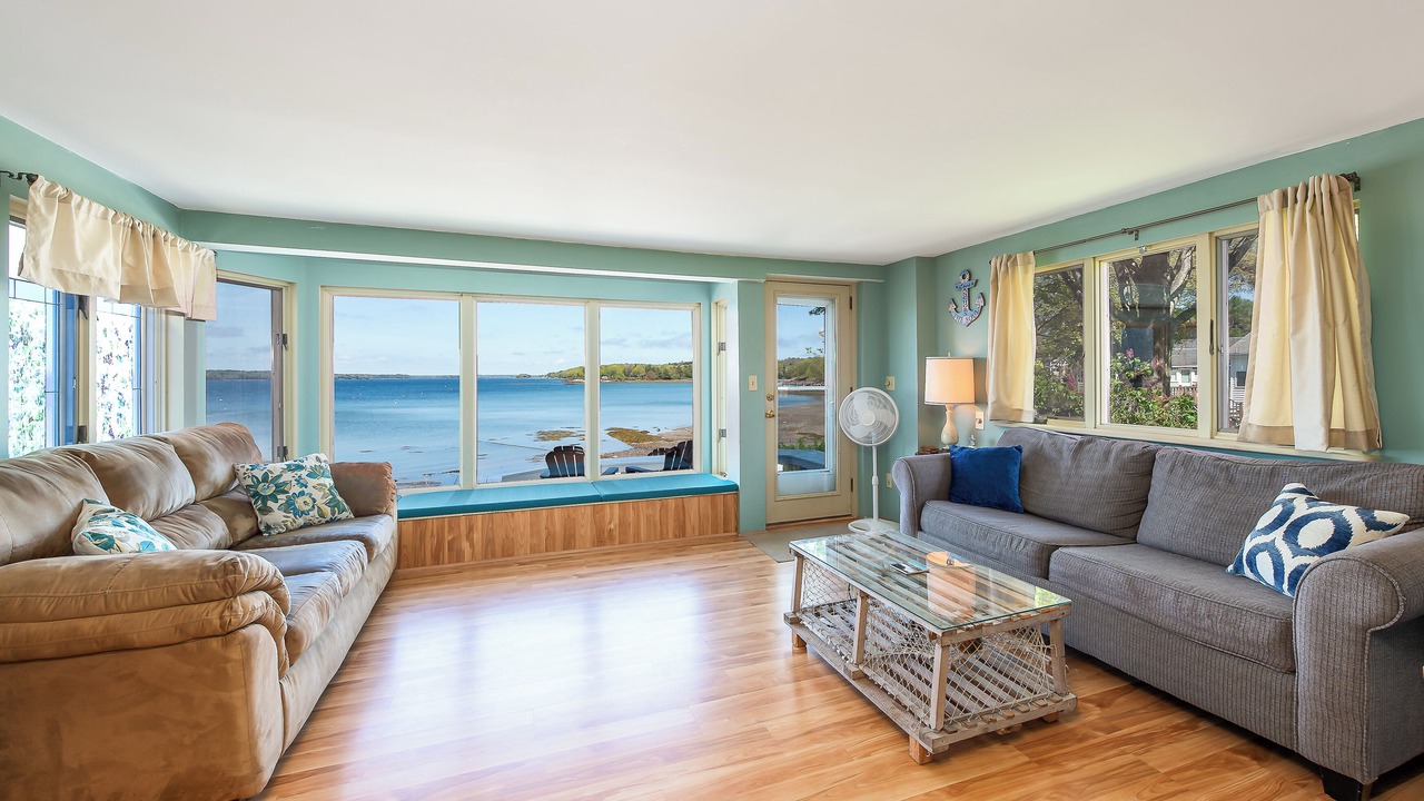 Photo of Livingroom in Mid-Coast and Islands