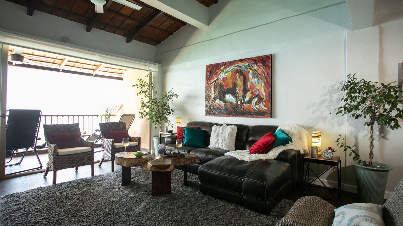 Photo of Livingroom in South Shore Hotel Area