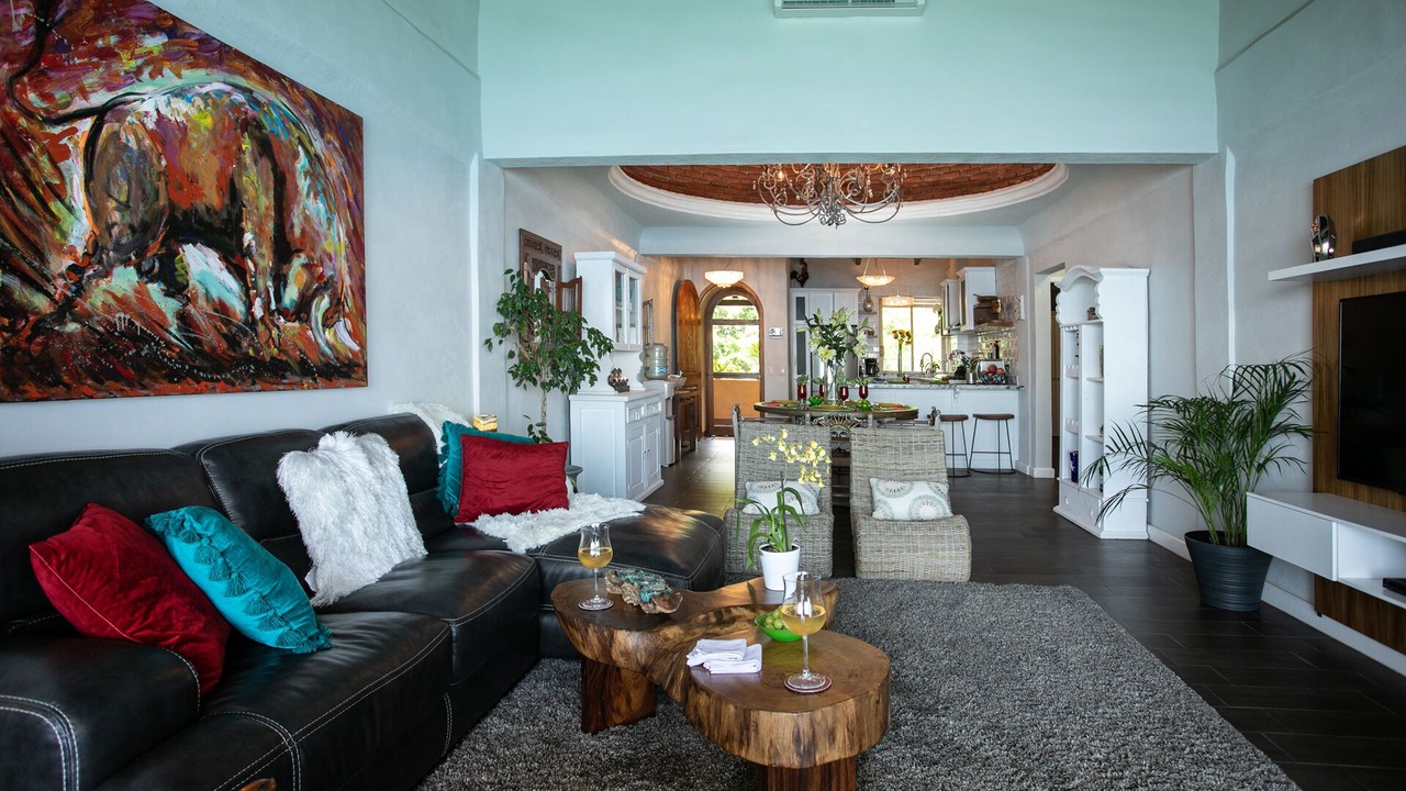Photo of Livingroom in South Shore Hotel Area