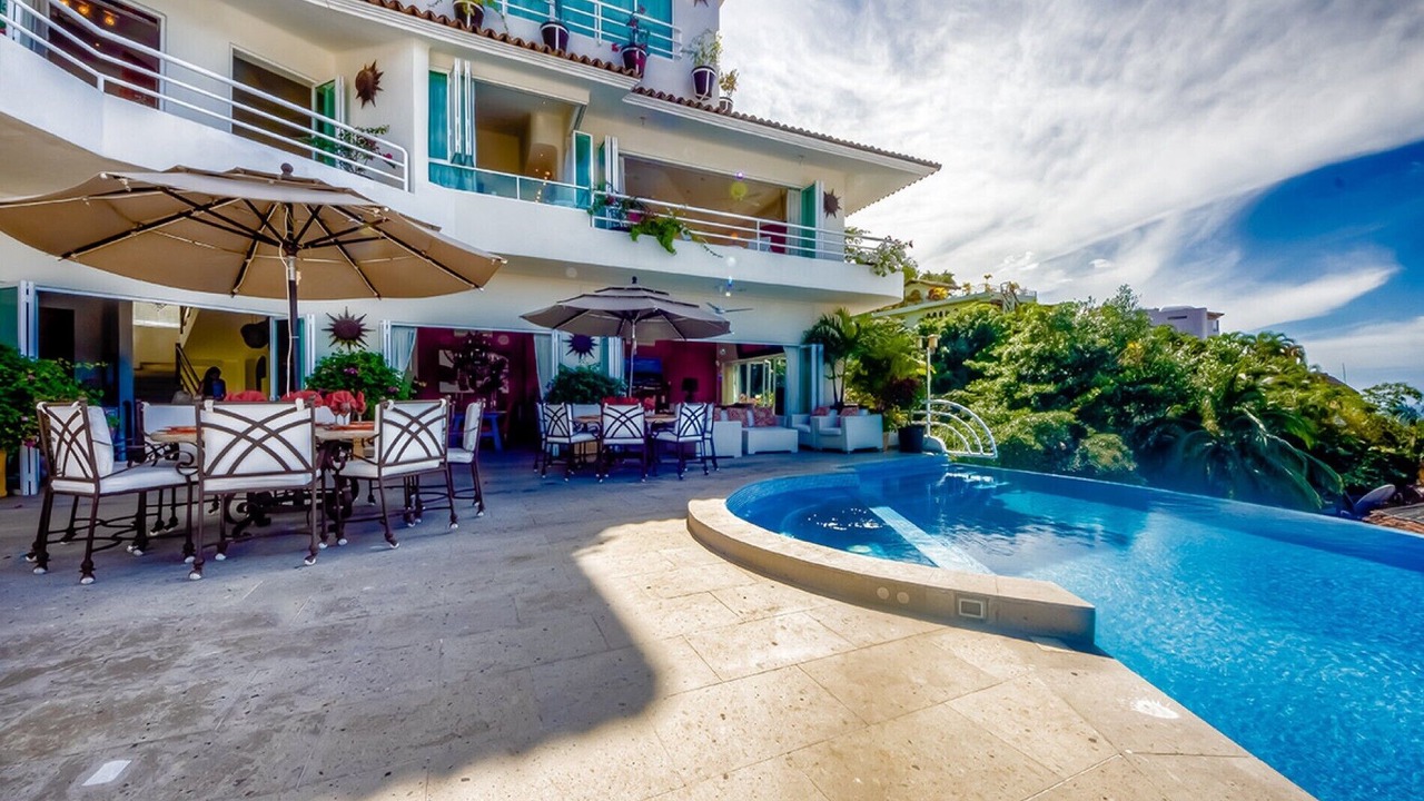 Photo of Outdoor in Romantic Zone