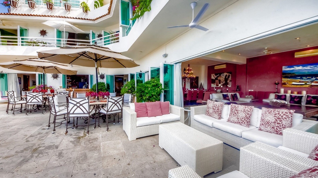 Photo of Outdoor in Romantic Zone