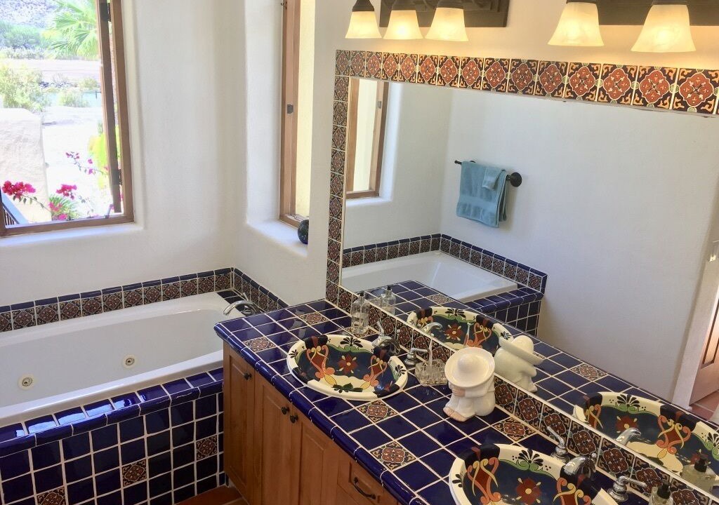 Photo of Bathroom in Nopolo