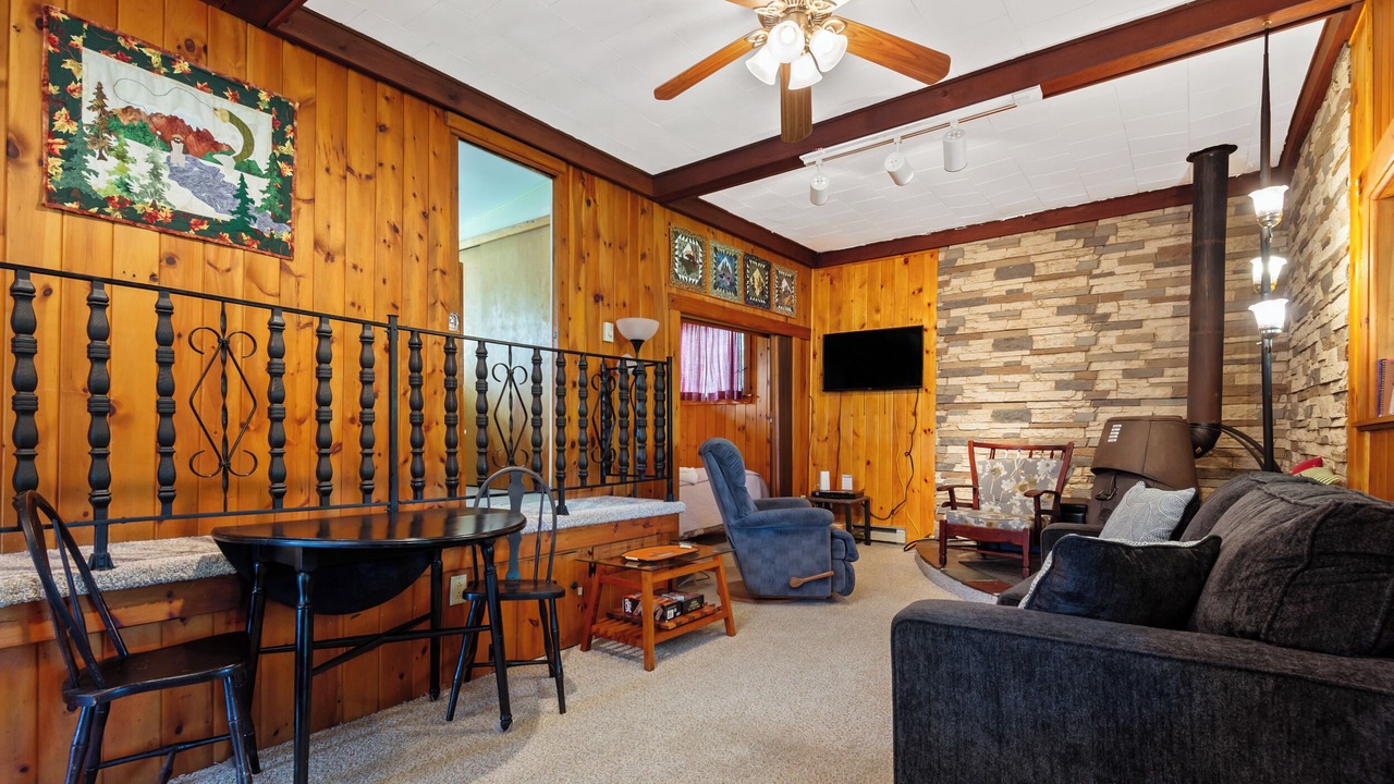 Photo of Livingroom in Oquossoc