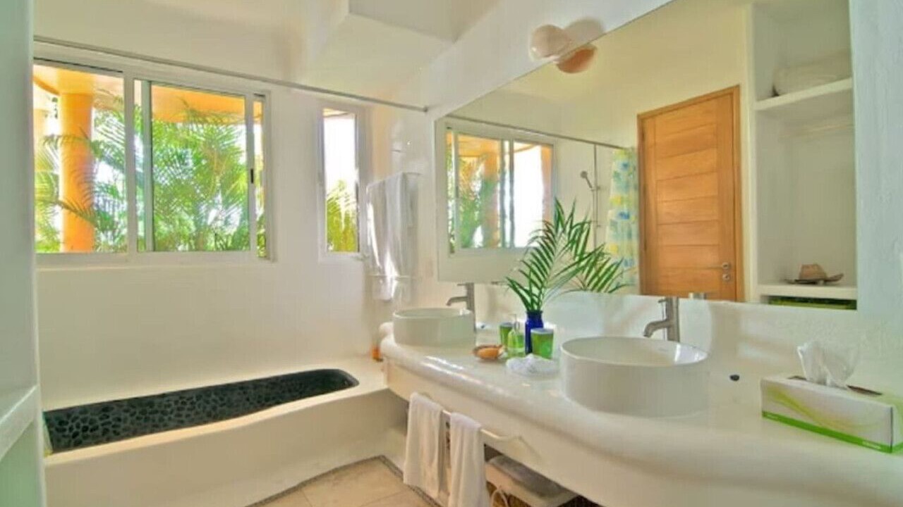 Photo of Bathroom in Peninsulas de Santiago