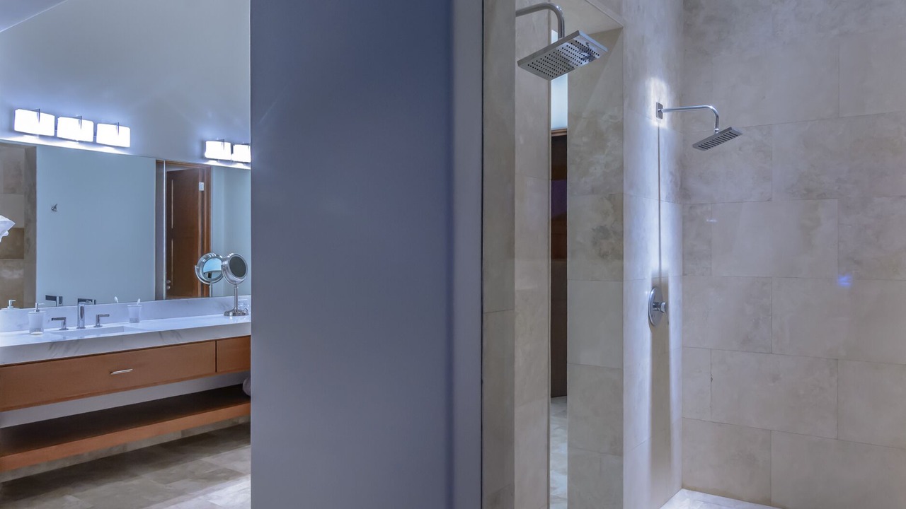 Photo of Bathroom in Buzzards