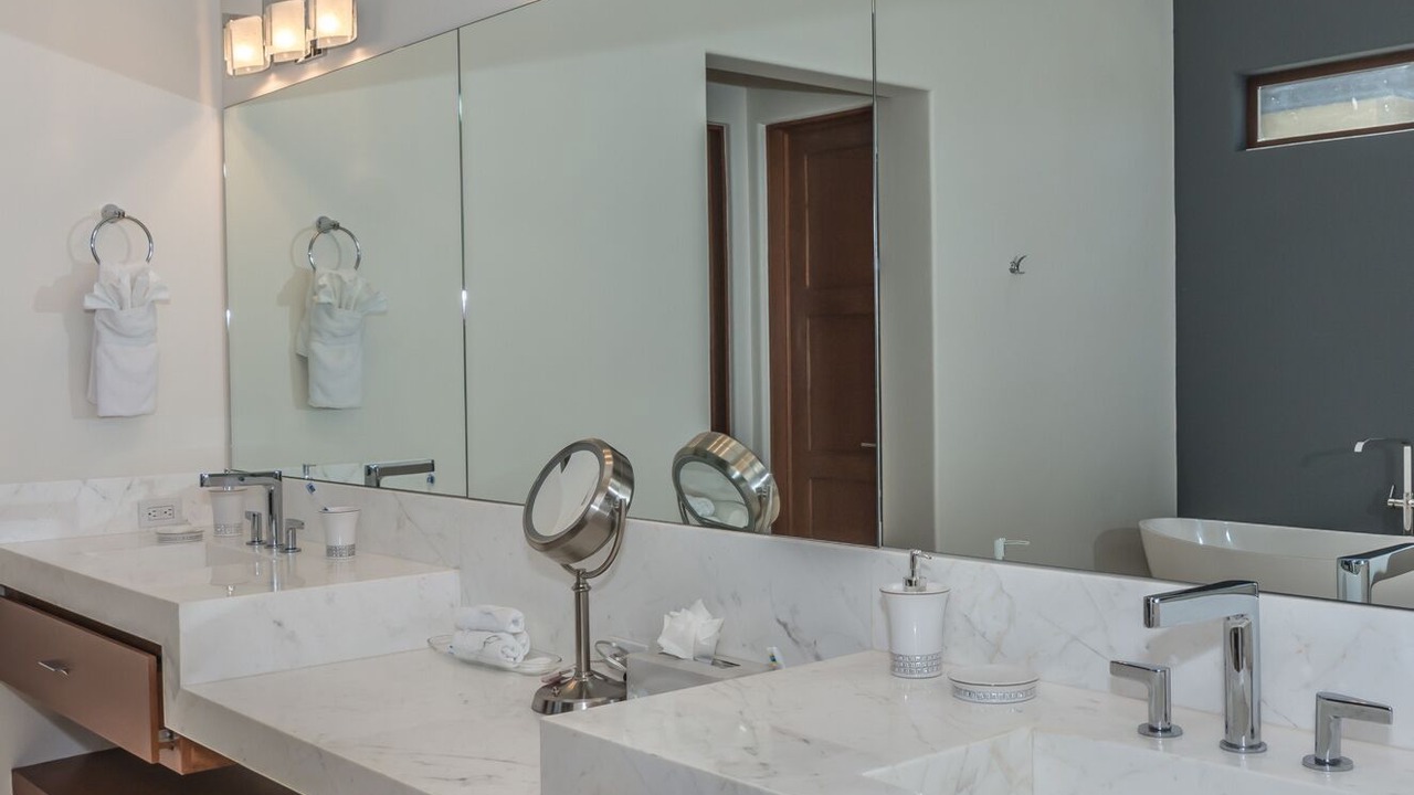 Photo of Bathroom in Buzzards