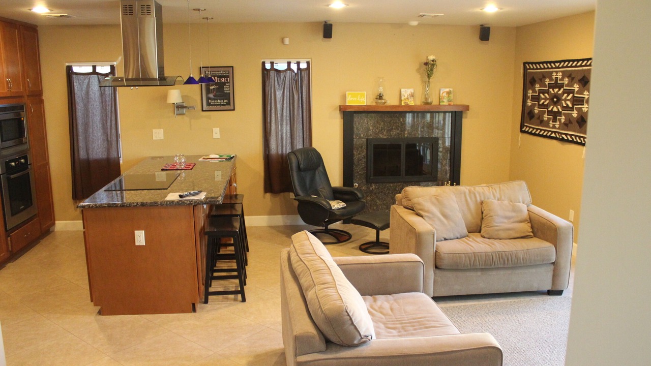 Photo of Livingroom in Broadmoor-Broadway