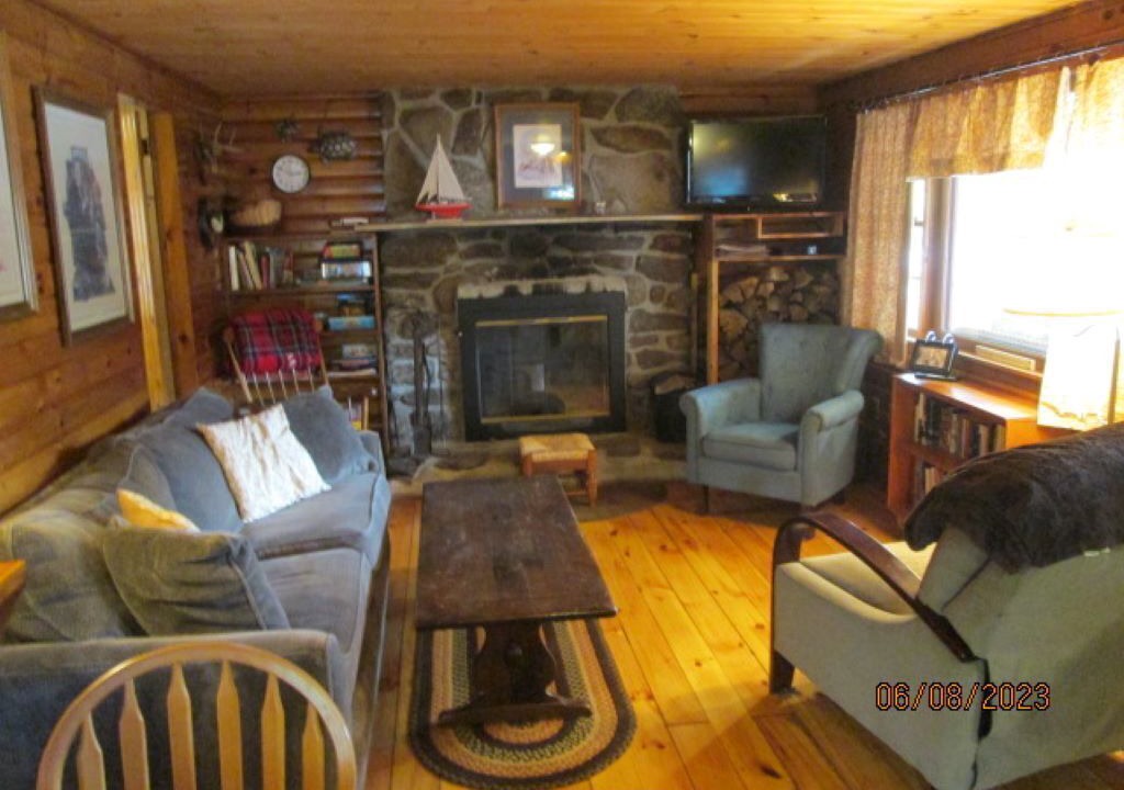 Photo of Livingroom in East Wakefield