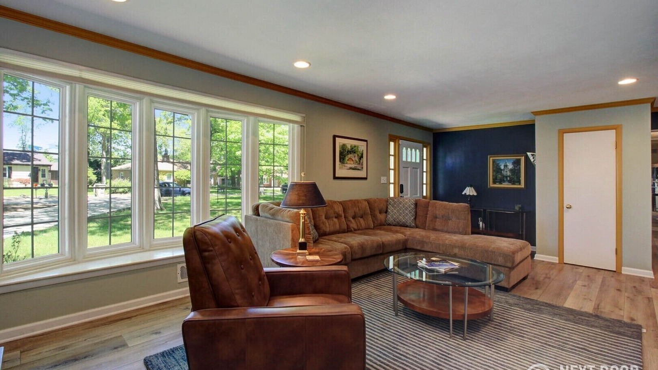 Photo of Livingroom in Wooded Estates