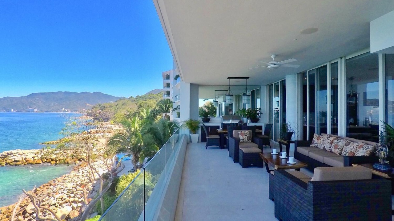 Photo of Patio Balcony in South Shore Hotel Area
