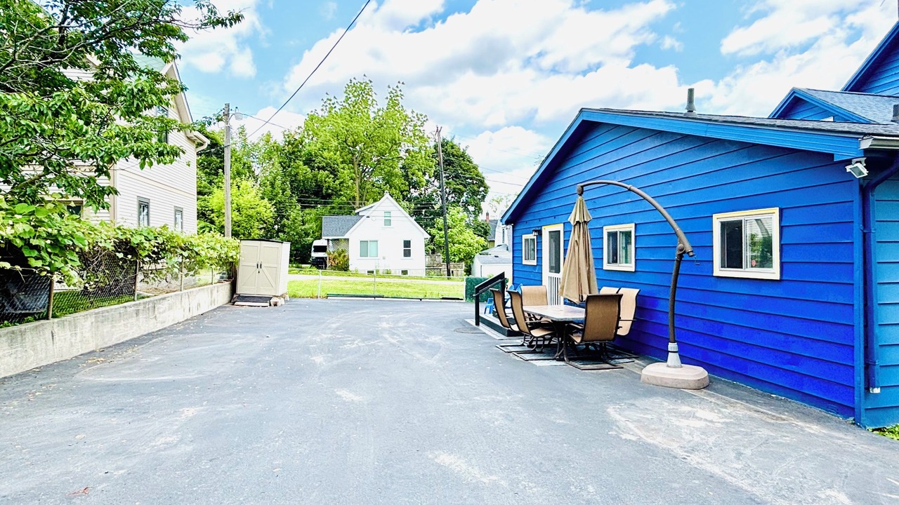 Photo of Outdoor in Old West Side
