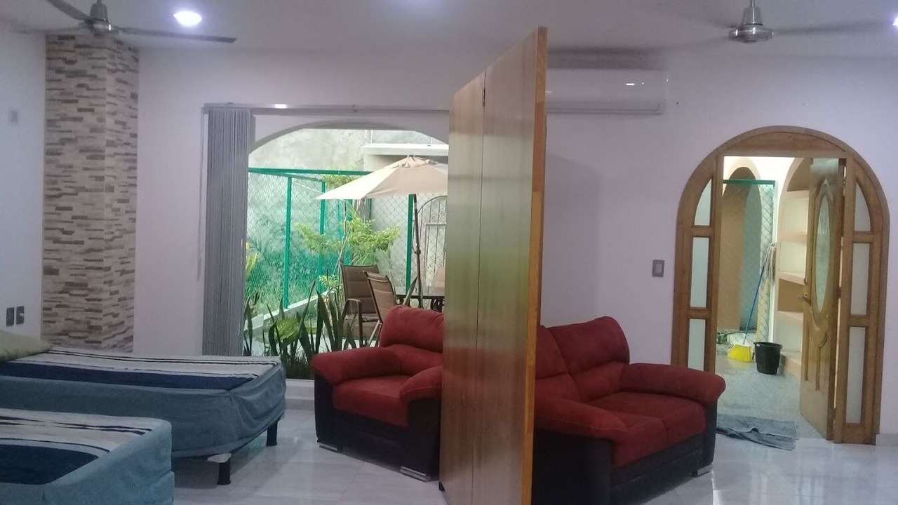 Photo of Bedroom in R