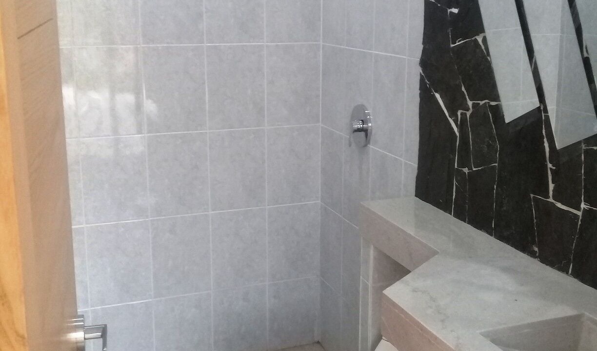 Photo of Bathroom in R