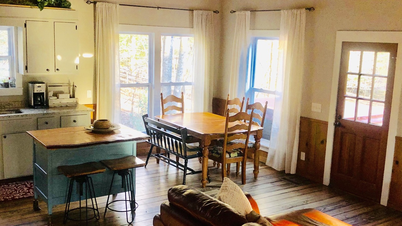 Photo of Livingroom in Dahlonega