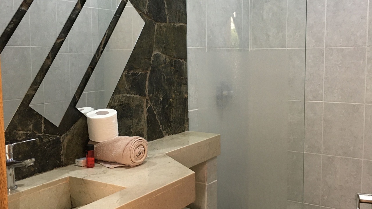 Photo of Bathroom in R