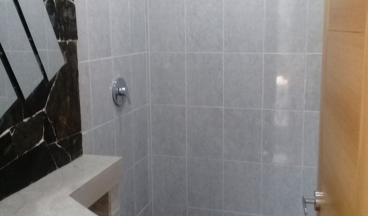 Photo of Bathroom in R