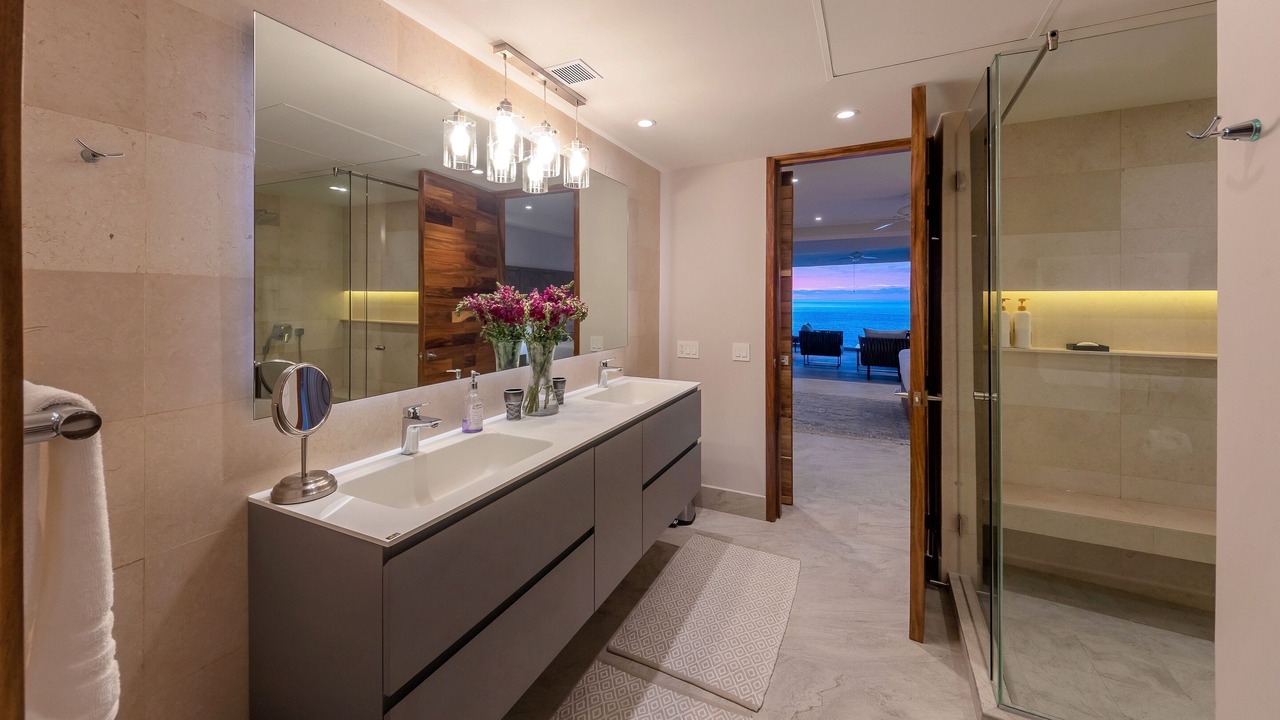 Photo of Bathroom in Romantic Zone