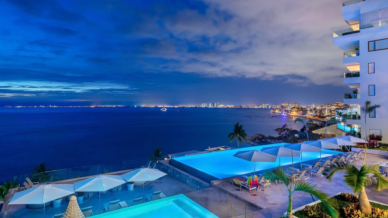 Photo of Outdoor in Romantic Zone