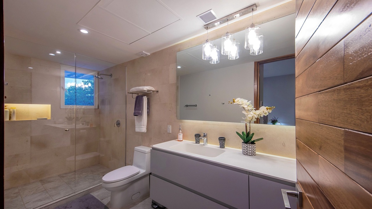 Photo of Bathroom in Romantic Zone