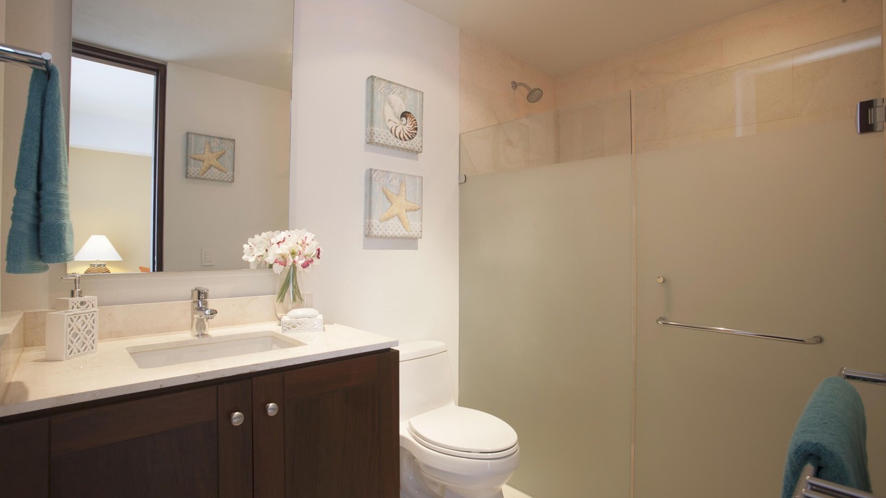 Photo of Bathroom in South Shore Hotel Area