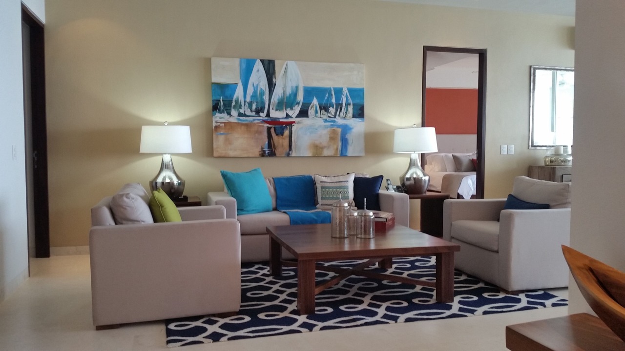 Photo of Livingroom in South Shore Hotel Area