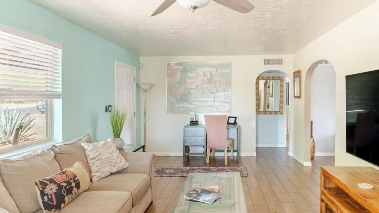 Photo of Livingroom in Peter Howell